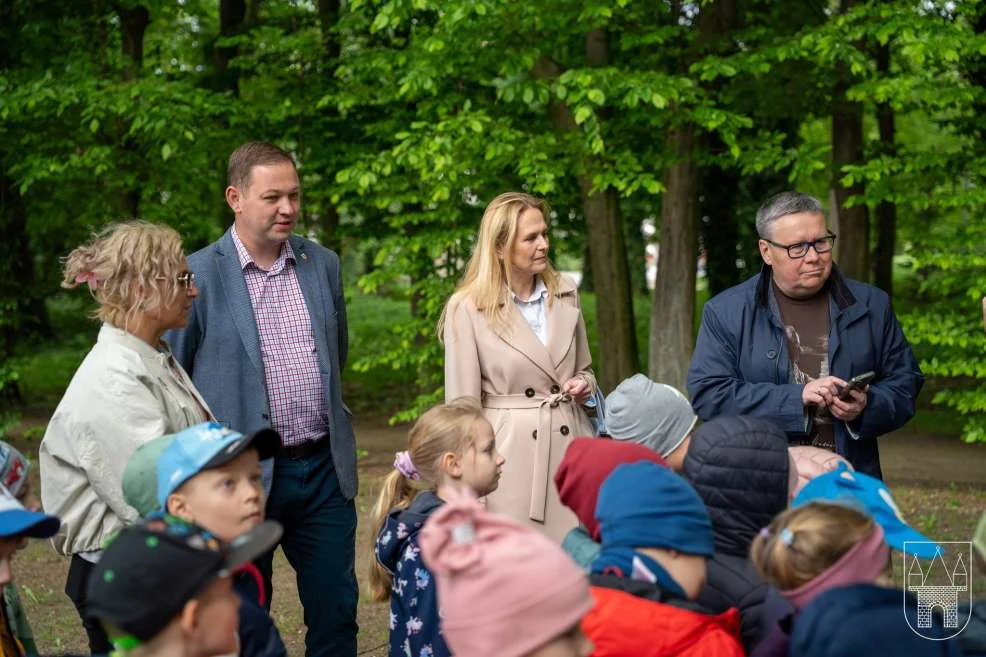 W spotakniu uczestniczyli przedstawiciele władz gminy Jarocin z burmistrzem Urszulą Wyremblewską-Korzyniewską.