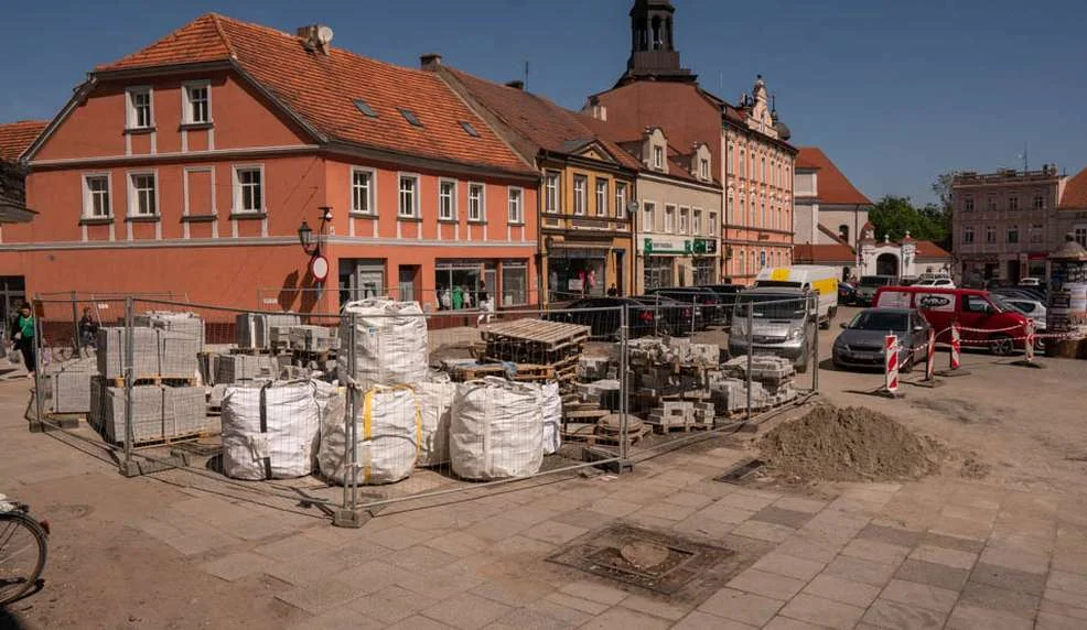 Rewitalizacja centrum Jarocina. Co się stało z kostką z rynku?