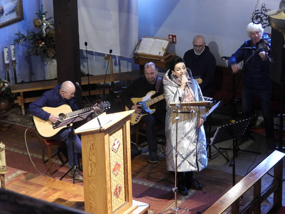 Orszak Trzech Króli i koncert kolęd w kościele w Piaskach Wlkp.