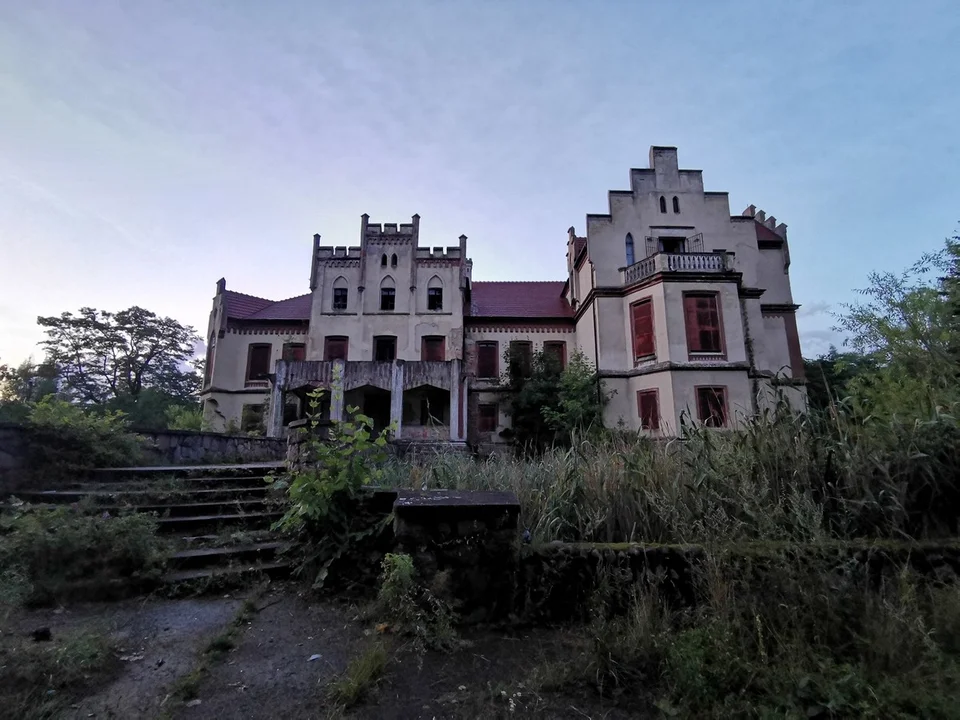 "Urbex Po Naszemu" w wykonaniu Sylwii i Mateusza