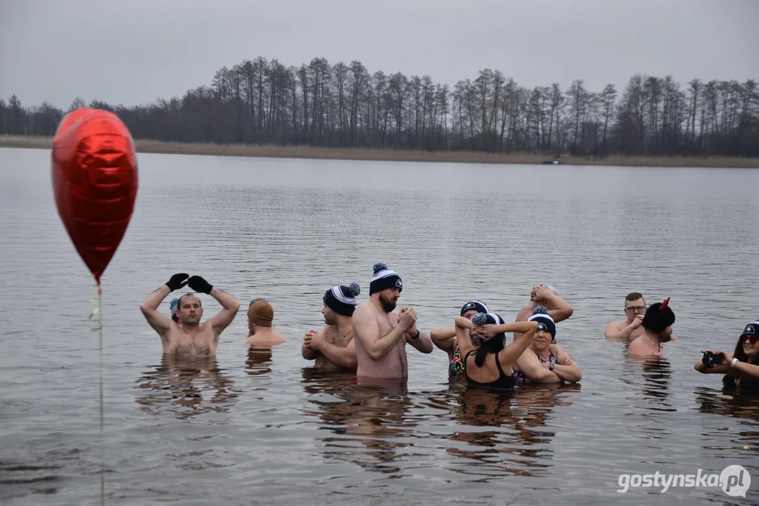 Klub Morsów "Niedźwiedź" Gostyń zorganizował dla WOŚP piknik na plaży jeziora cichowskiego