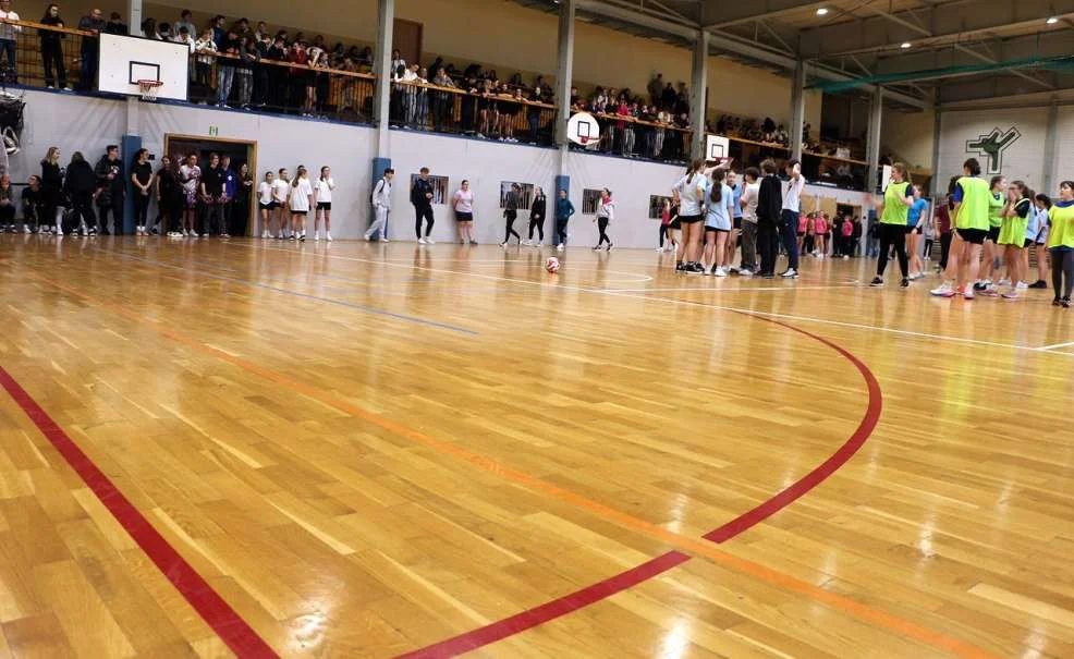 Turniej w halową piłkę nożną dziewcząt w Liceum Ogólnokształcącym w Jarocinie
