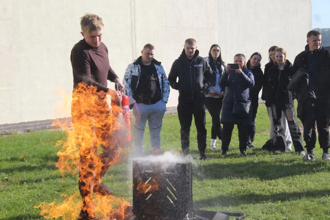 Uczniowie techników i zawodówek poznawali zagrożenia związane z pracą. Akcja PIP i ZSP nr 2 w Jarocinie [ZDJĘCIA] - Zdjęcie główne