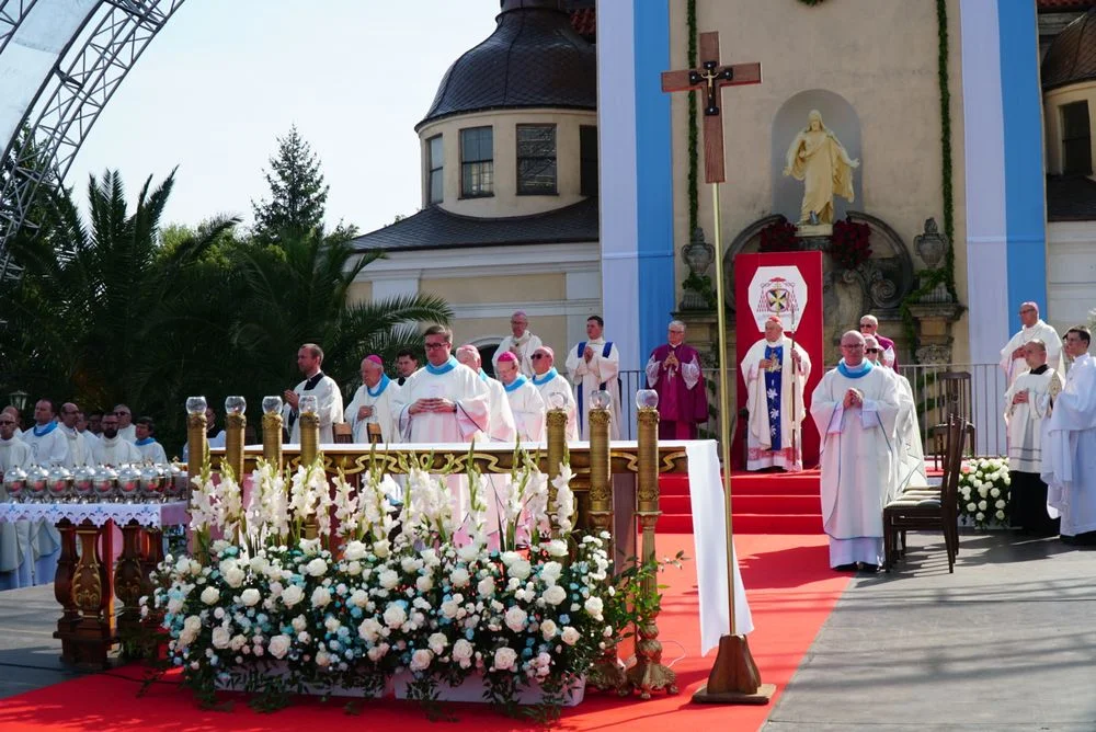 Smolice. Koronacja wizerunku Matki Bożej Uzdrowienia Chorych