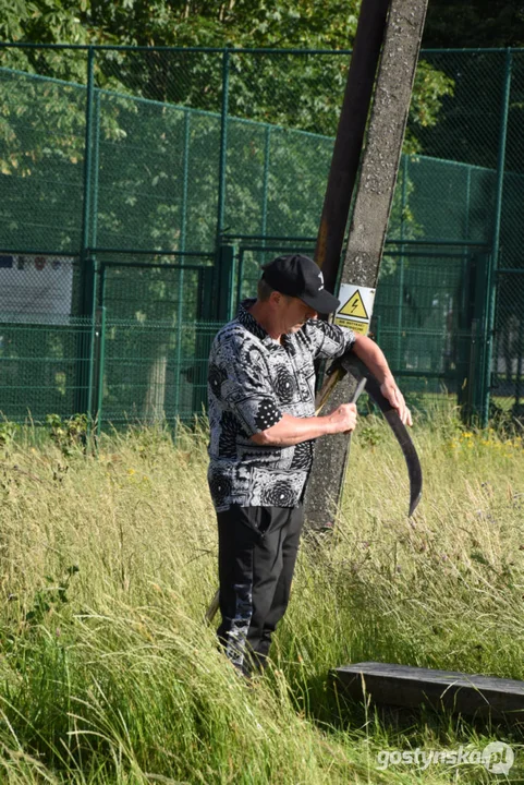 Weszli z kosami do  ogólnodostępnego sadu w Borku Wkp.