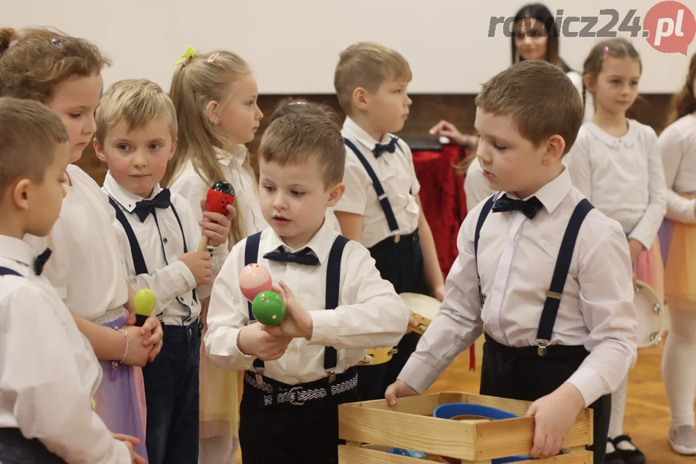 Uroczystość w Gminnym Centrum Kultury i Rekreacji w Jutrosinie