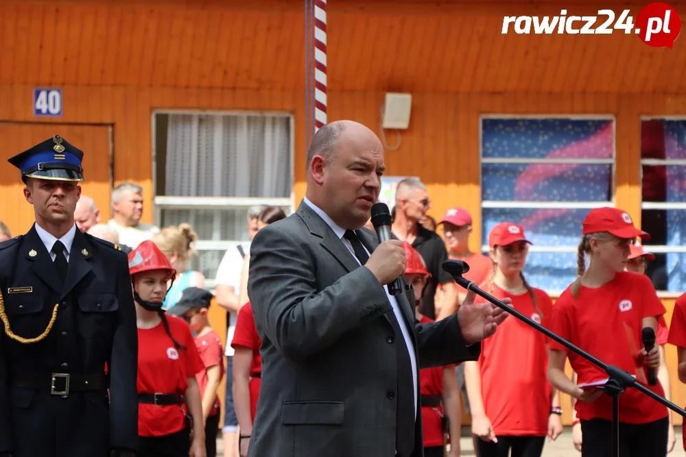 Ślubowanie i pasowanie na strażaka - członka MDP w Brennie (powiat leszczyński)