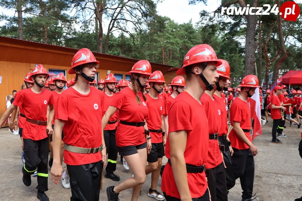 Ślubowanie i pasowanie na strażaka - członka MDP w Brennie (powiat leszczyński)