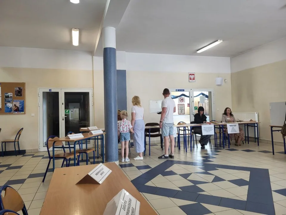 Wybowy prezydenckie 20025 - II tura, frekwencja z godz. 12.00
