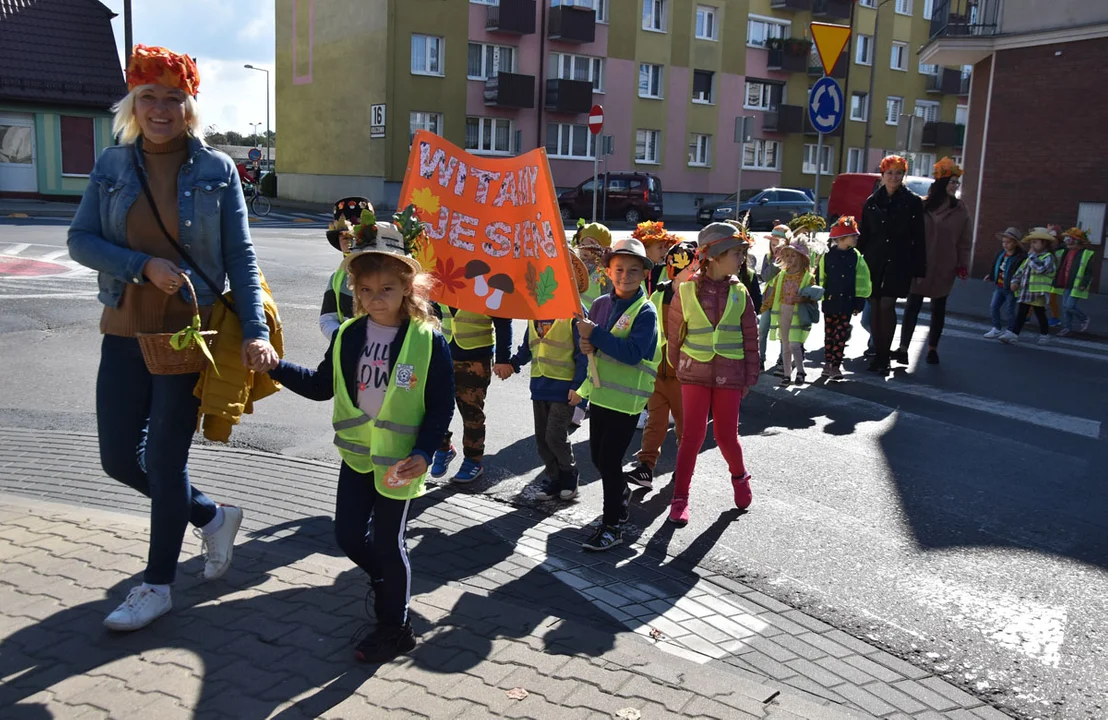 Przedszkolaki z Gostynia powitały jesień. Urządziły sobie miejską "manifestację" - Zdjęcie główne