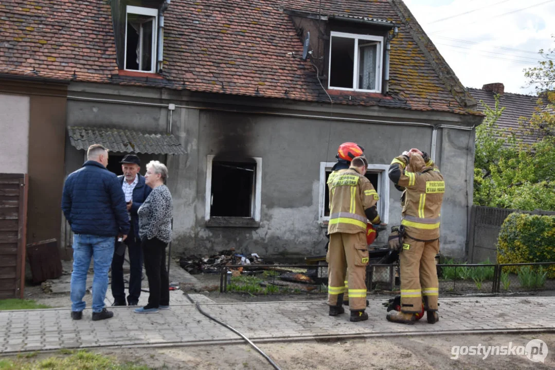 Groźny pożar w Łęce Wielkiej. Mieszkanie spłonęło doszczętnie