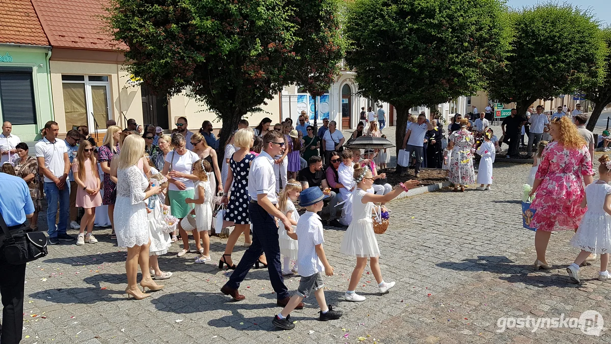 Gostyń - Boże Ciało 2023 - procesja ulicami miasta