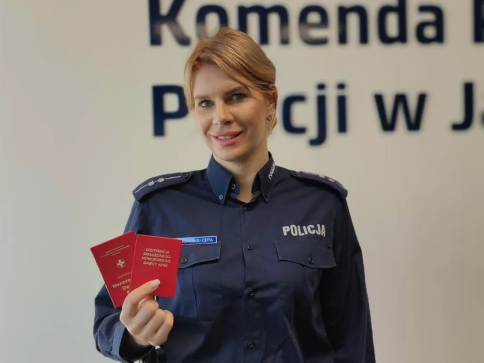 Policjantka z Jarocina oddaje krew potrzebującym. Została odznaczona - Zdjęcie główne