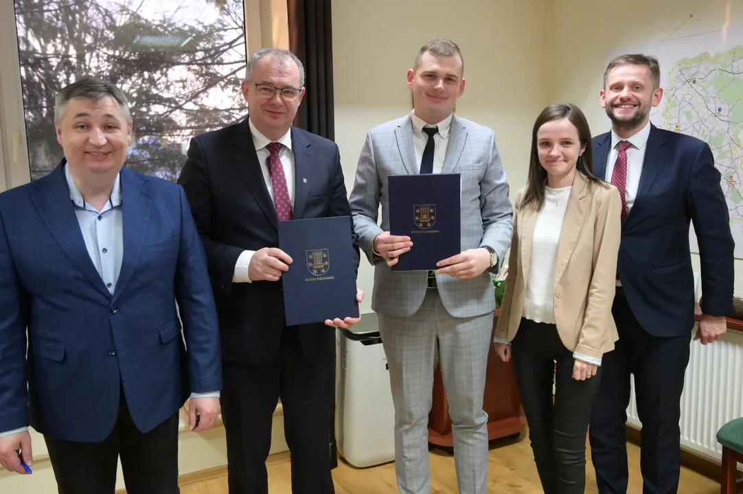 W gminie Gołuchów od stycznia będą nowe linie autobusowe. Umowa już podpisana [ZDJĘCIA] - Zdjęcie główne