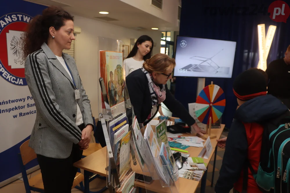 Targi edukacyjne w szkole w Sierakowie