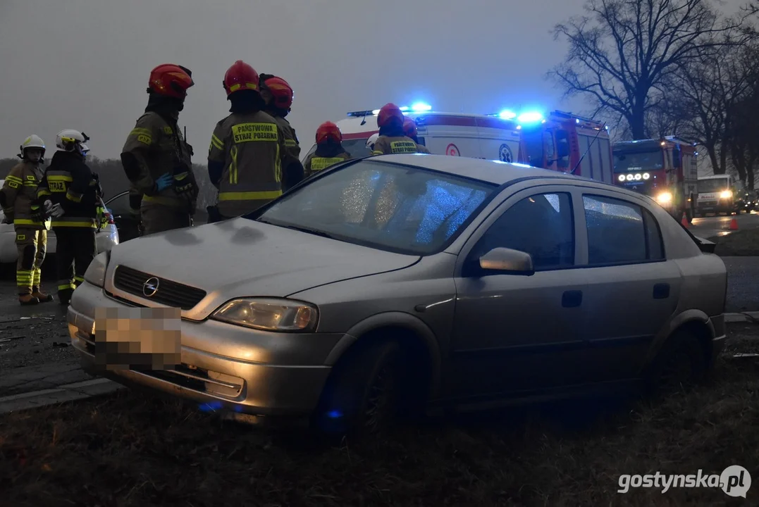 Zderzenie trzech osobówek na trasie Gostyń-Poniec