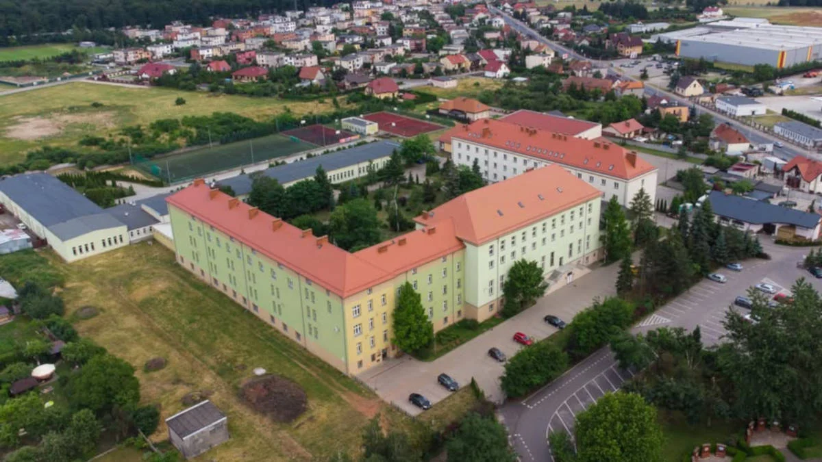 Jak wygląda rekrutacja do szkół średnich? Jedna z placówek podaje dokładną instrukcję [ZDJĘCIA] - Zdjęcie główne