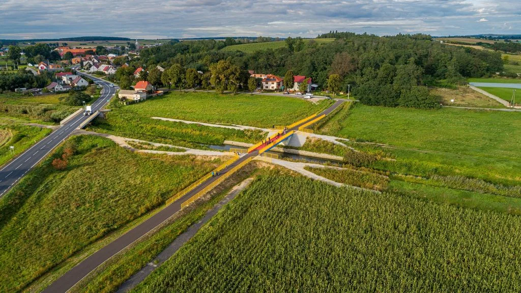 Ścieżka rowerowa z Gostynia do Kunowa  z lotu ptaka