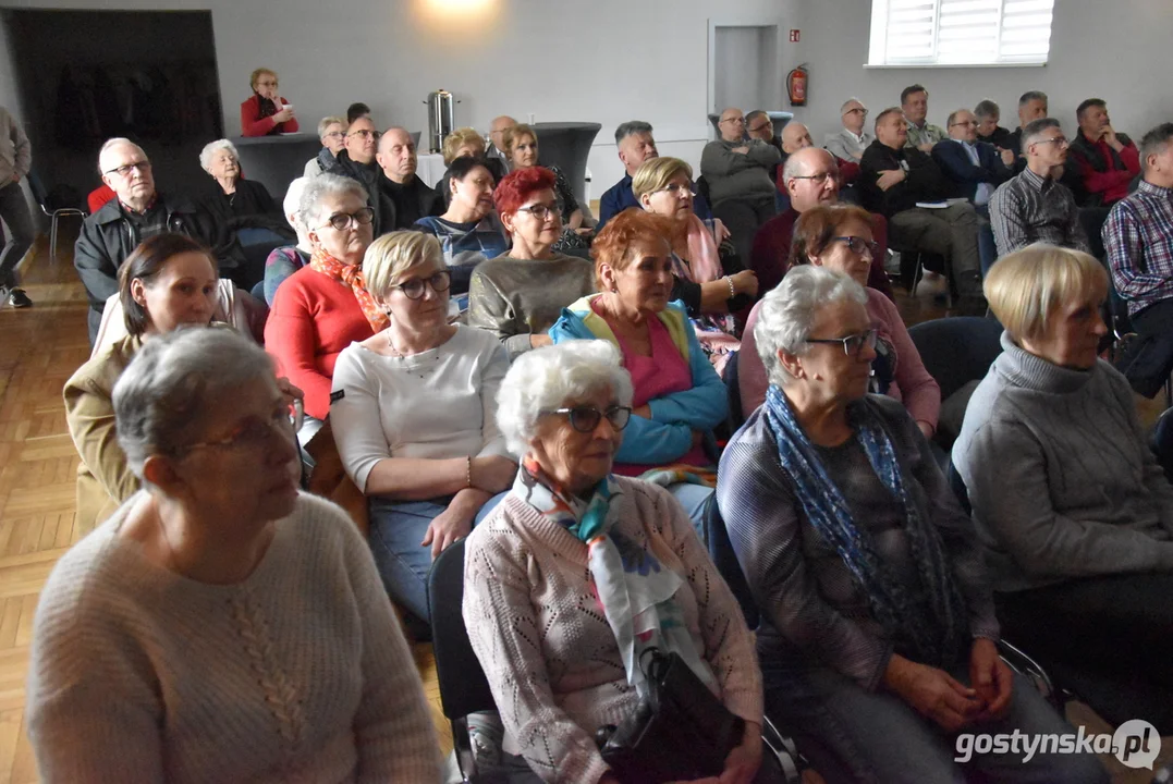 110. rocznica powstania Towarzystwa Gimnastycznego "Sokół" w Piaskach. Odsłonięcie zabytkowego godła