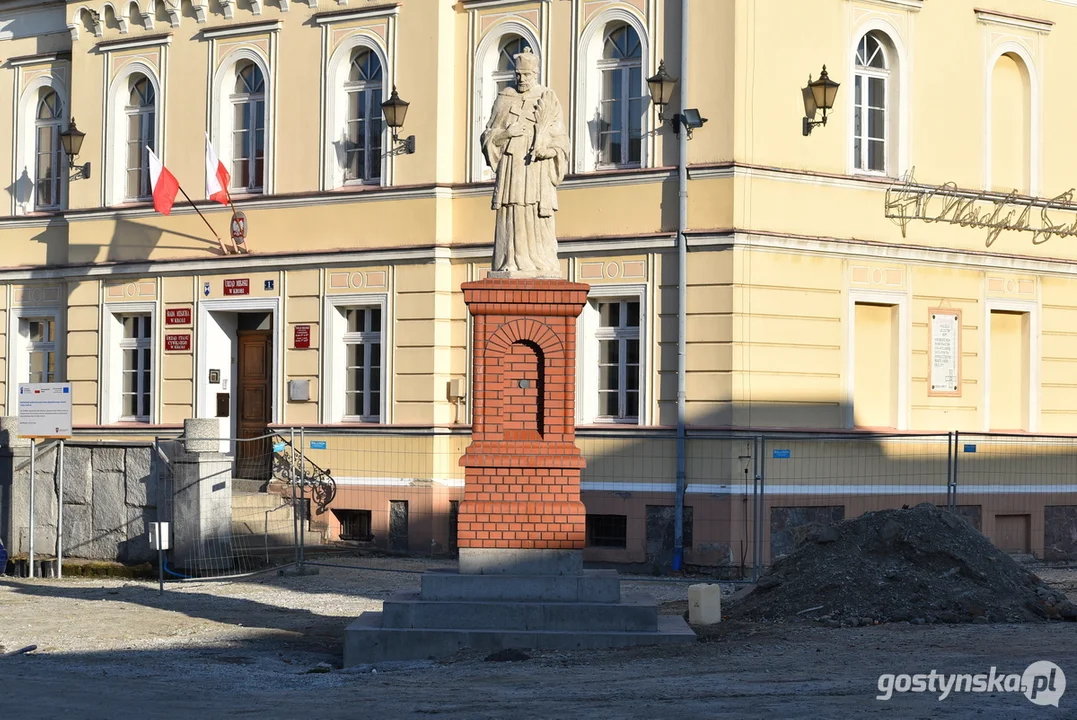 Odbudowa pomnika św. Jana Nepomucena na rynku w Krobi