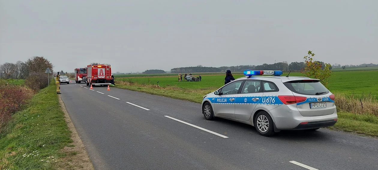 W Fabianowie dachowało auto