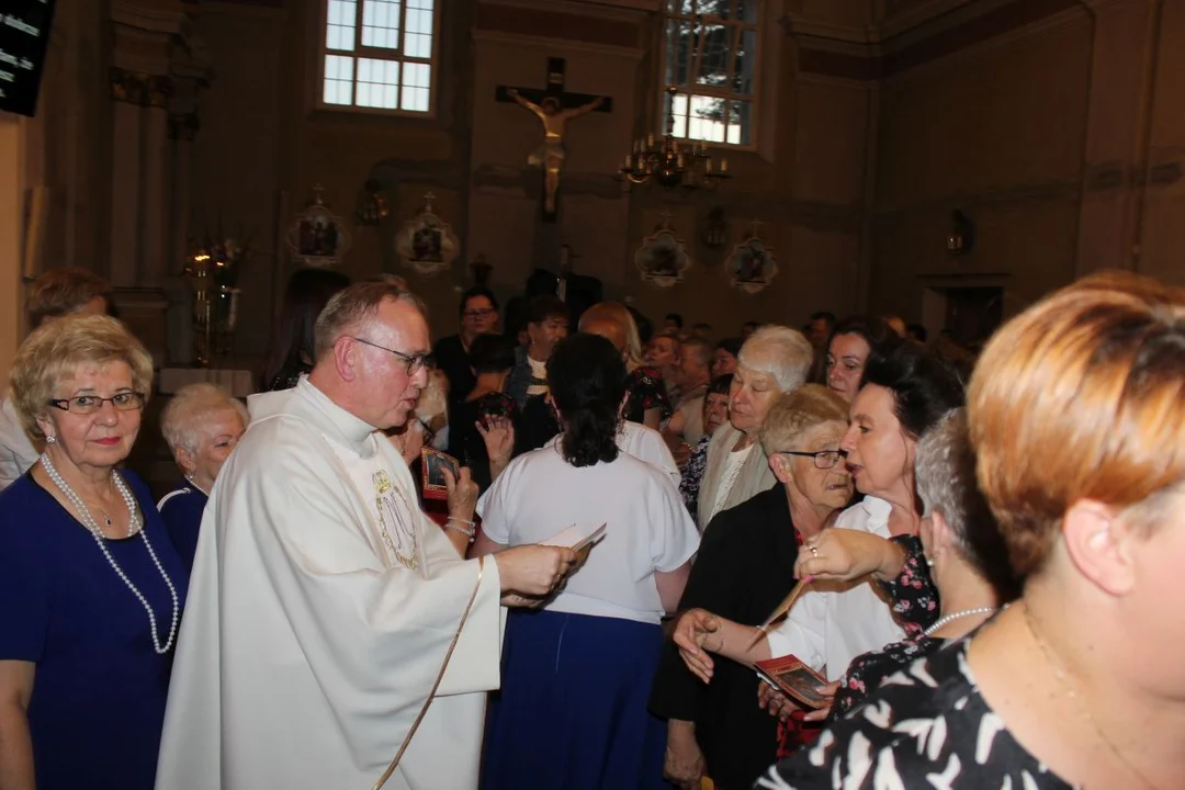 Uroczystość Matki Bożej Cieleckiej w parafii św. Małgorzaty w Cielczy z zawierzeniem KGW z gminy Jarocin