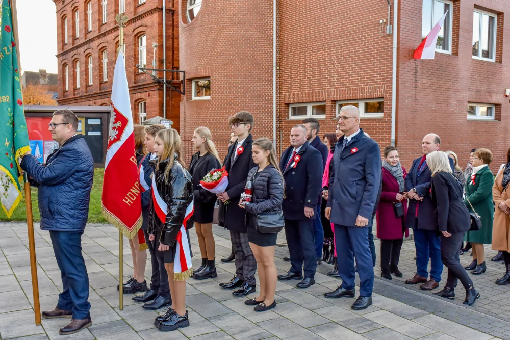 Sulmierzyce. Obchody Narodowego Dnia Niepodległości i promocja książki