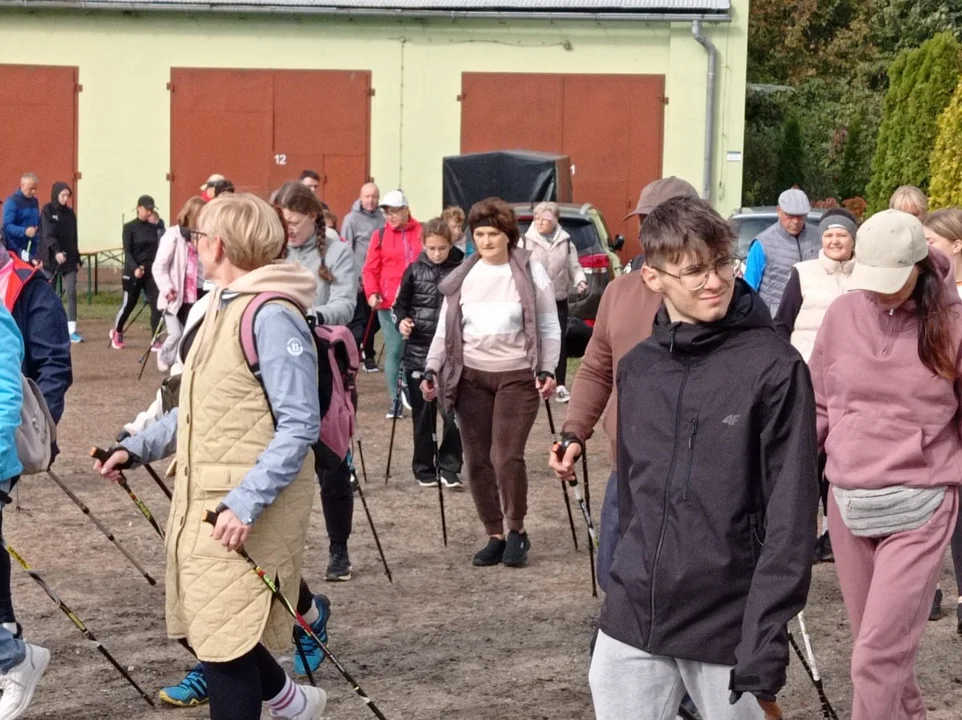 V Marsz po zdrowia z nordic walking w ramach Leśna Triada 2025 w Piaskach