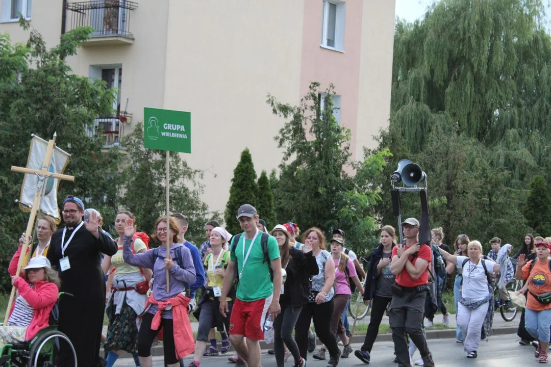 Jutro na nocleg zatrzymają się pielgrzymi z Poznania.  Za miesiąc rozpocznie się pielgrzymka kaliska [ZDJĘCIA] - Zdjęcie główne