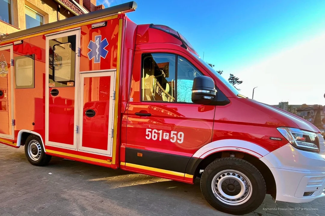 Nowy pojazd w Komendzie Powiatowej Państwowej Straży Pożarnej w Pleszewie - Zdjęcie główne