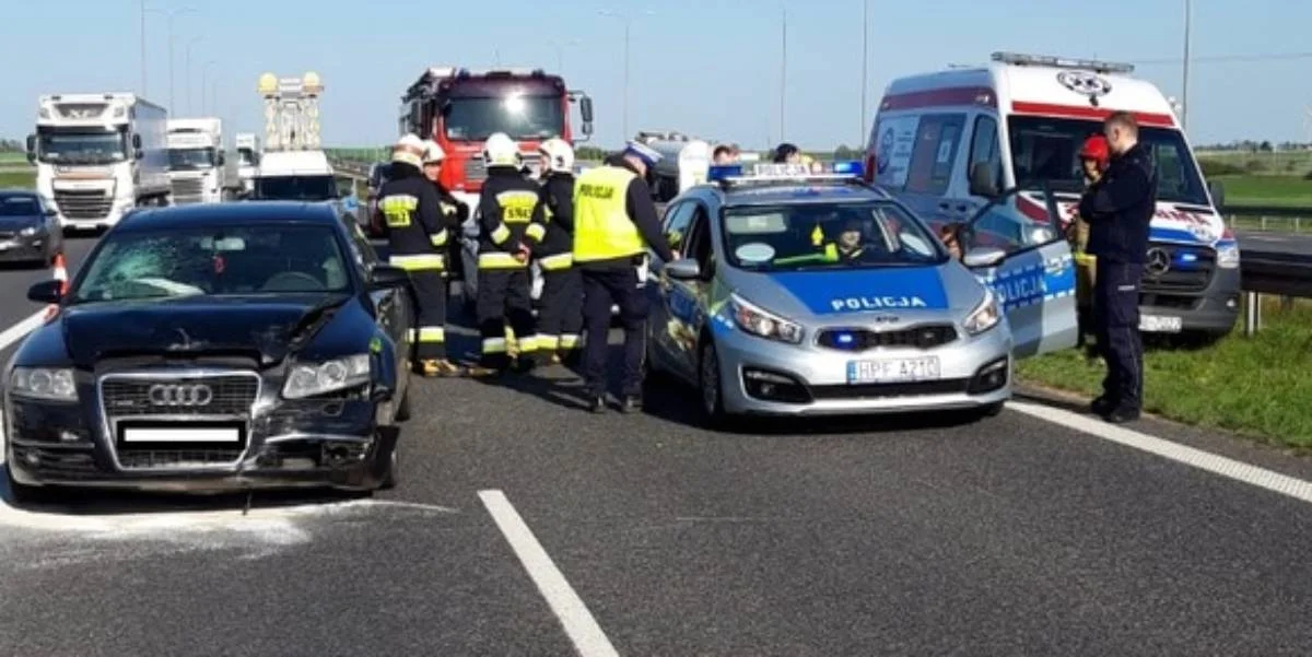 Pijana kobieta z dwójką dzieci uciekała przed policją. Doprowadziła do zderzenia