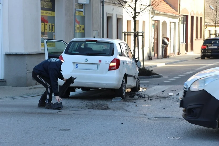 Kolizja na Placu Powstańców Wielkopolskich w Pleszewie [ZDJĘCIA] - Zdjęcie główne