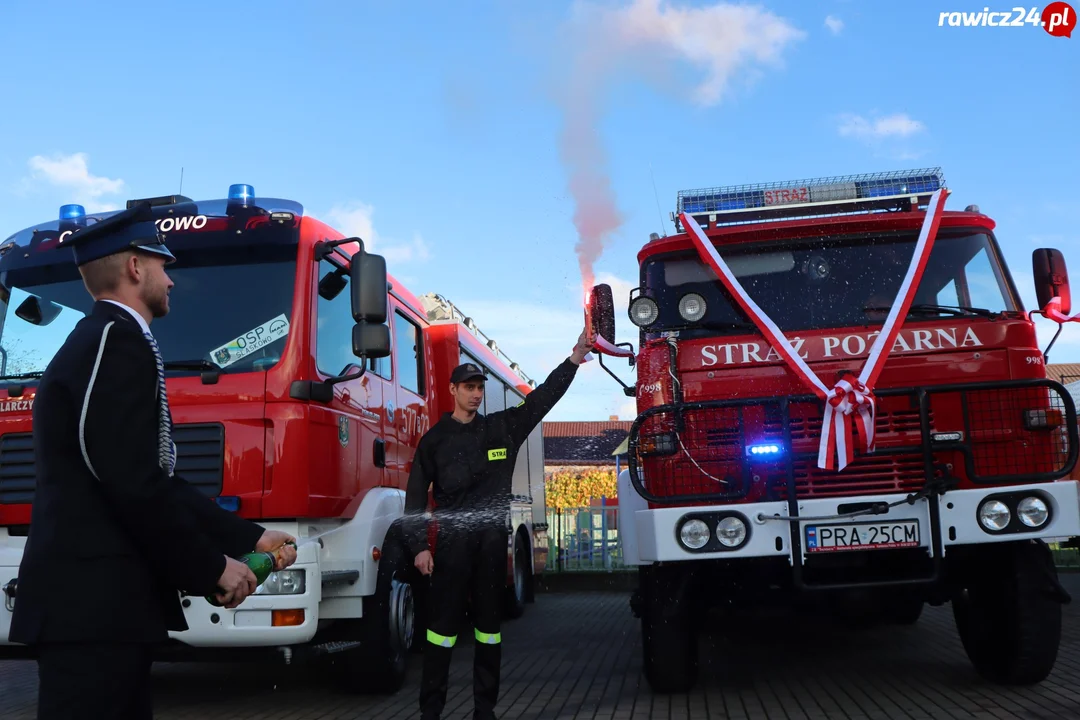 Powitanie auta strażackiego w Dubinie