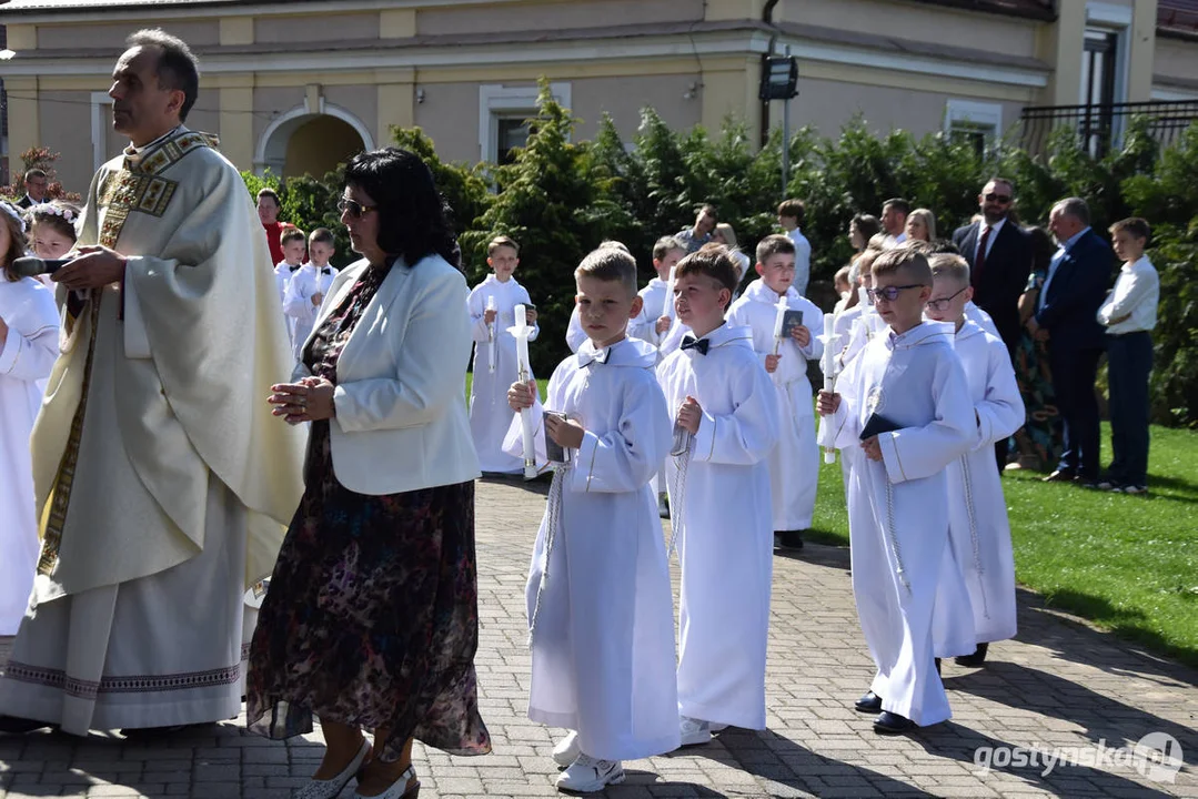 Sakrament I Komunii Świętej w parafii w Pogorzeli