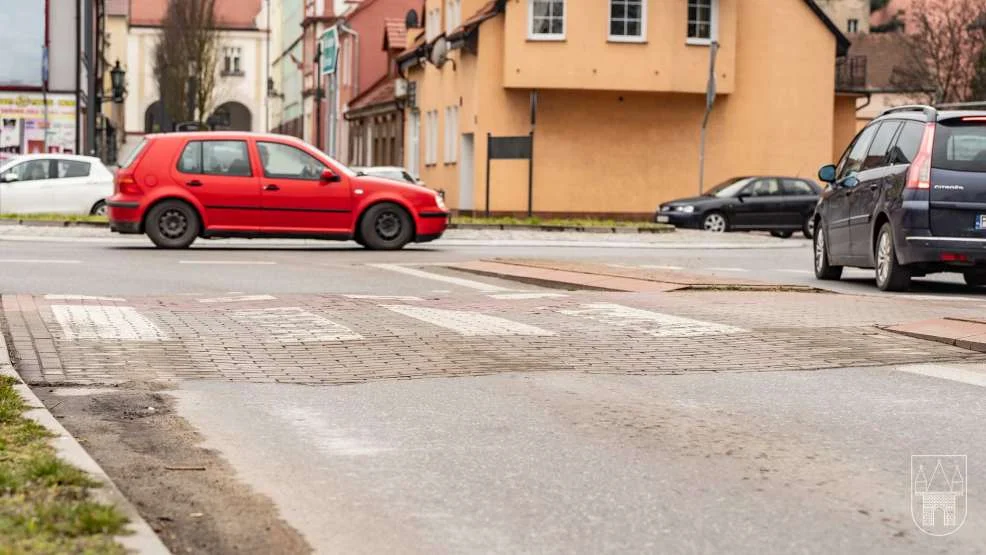 Wyniesione przejścia dla pieszych w Jarocinie do remontu. Czekają nas utrudnienia, będą zamykać ulice [ZDJĘCIA, SONDA] - Zdjęcie główne