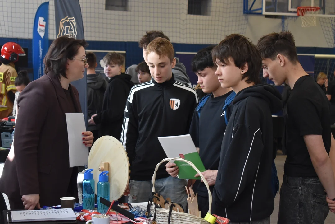 Ponad 30 wystawców i wielu młodych ludzi na Targach Pracy w Pleszewie