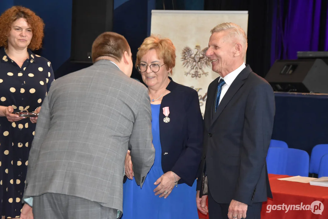 Jubileusze małżeńskie w gminie Gostyń. Blisko 60 par otrzymało pamiątkowe medale