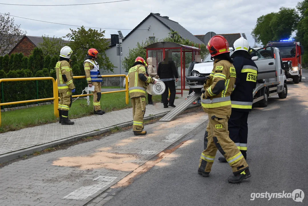 Zderzenie dwóch samochodów w Siedlcu (gm. Pępowo)