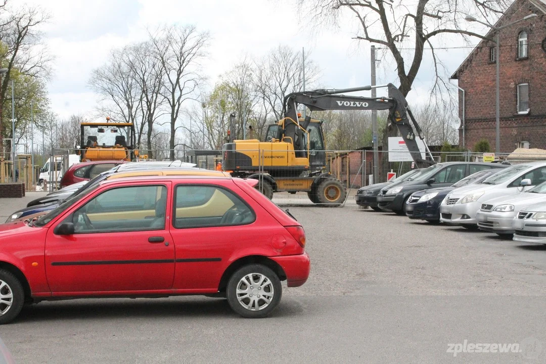 Nowy parking przy dworcu kolejowym coraz bliżej. Powstanie też minirondo [ZDJĘCIA] - Zdjęcie główne