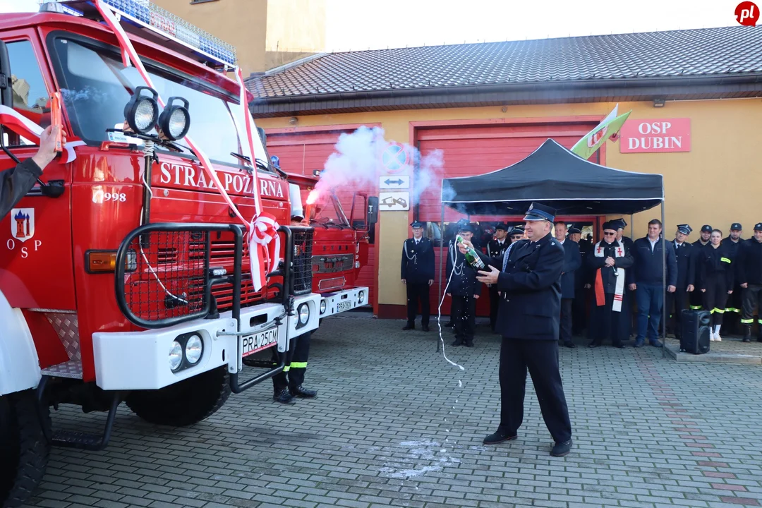 Powitanie auta strażackiego w Dubinie