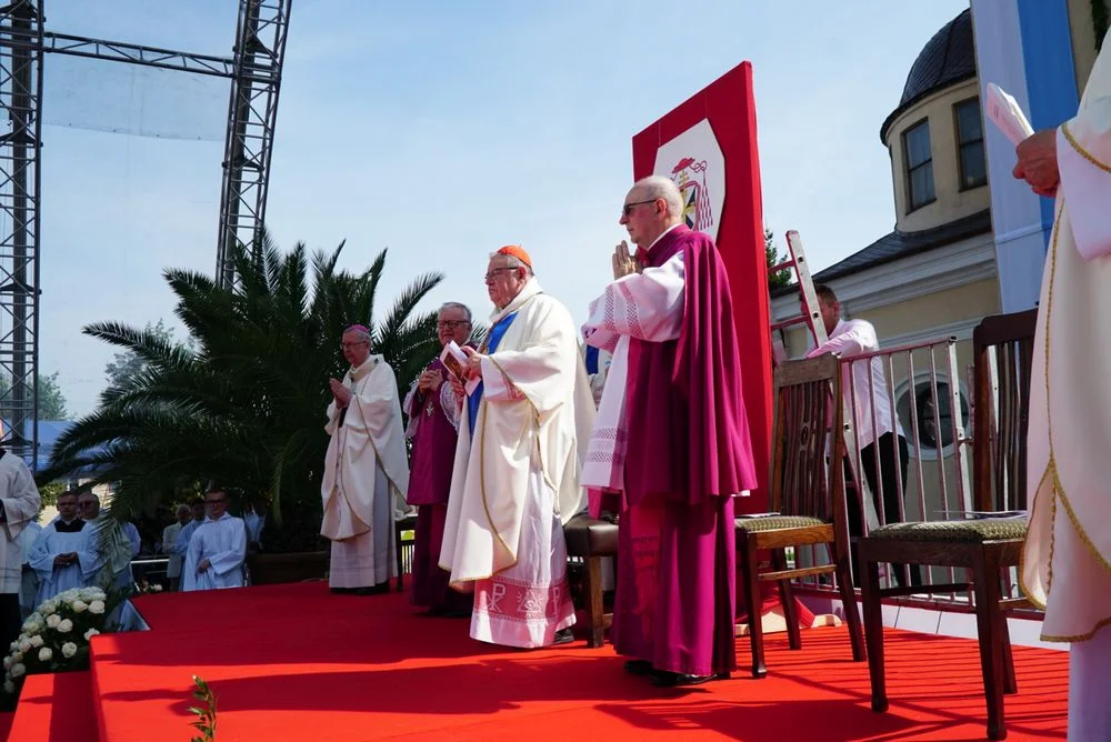 Smolice. Koronacja wizerunku Matki Bożej Uzdrowienia Chorych