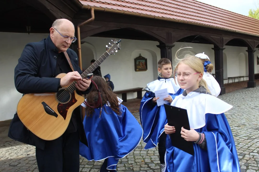 Marsz Wszystkich Świętych w parafii św. Marcina w Jarocinie