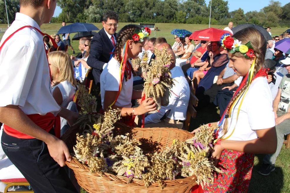 Dożynki gminy Gizałki. Mieszkańcy świętowali w Nowej Wsi [ZDJĘCIA] - Zdjęcie główne