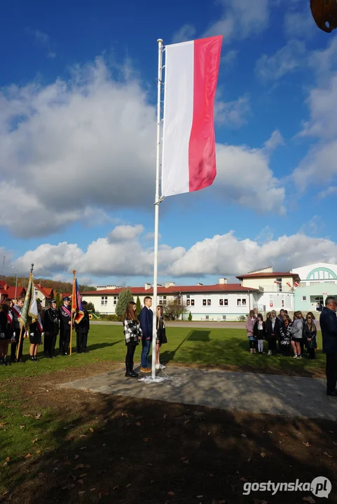 Patriotycznie w Szkole Podstawowej z Oddziałami Integracyjnymi im. M. Kopernika w Piaskach