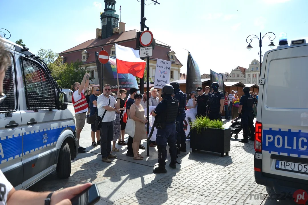 Marsz Równości i kontrmanifestacje w Rawiczu