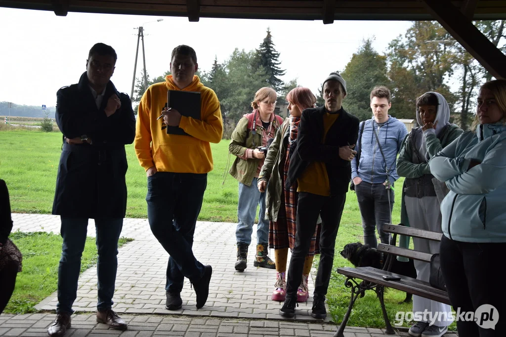 Poseł KO Grzegorz Rusiecki z mieszkańcami Dąbrówki i Grodnicy