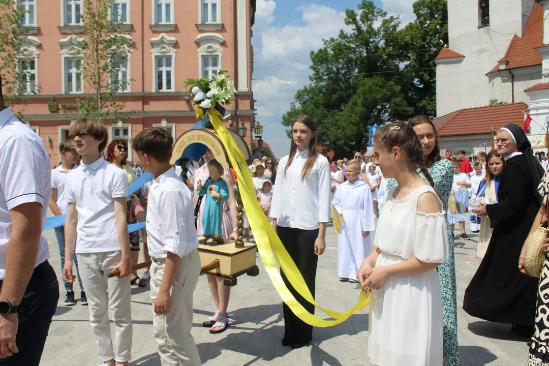 Boże Ciało w Jarocinie. Procesja z parafii św. Marcina do Chrystusa Króla