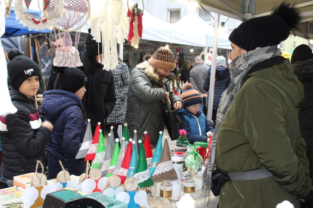 W Jarocinie trwa Jarmark Świąteczny. Zobacz, co można kupić