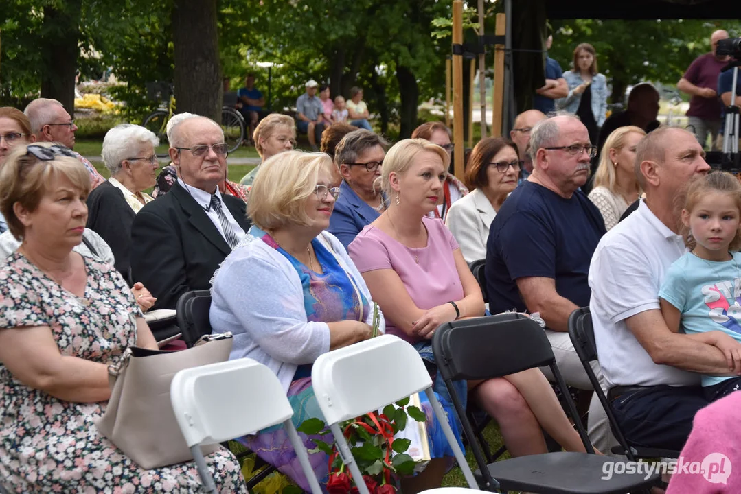 Odsłonięcie szyldu parku im. Adama Mickiewicza w Borku Wlkp.