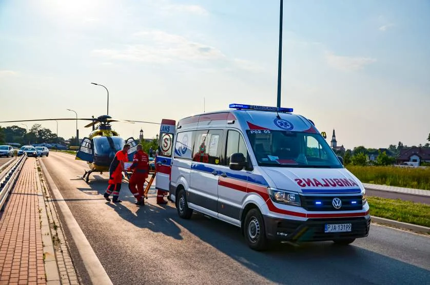 Brakuje ratowników w karetkach jarocińskiego pogotowia. Do pacjentów jeżdżą strażacy